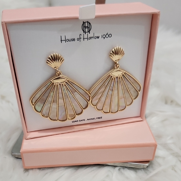 💛🔹️House of Harlow🔹️ 1960 Gold Shell Iridescent Scallop Earrings ✨️🐚 - Picture 4 of 6
